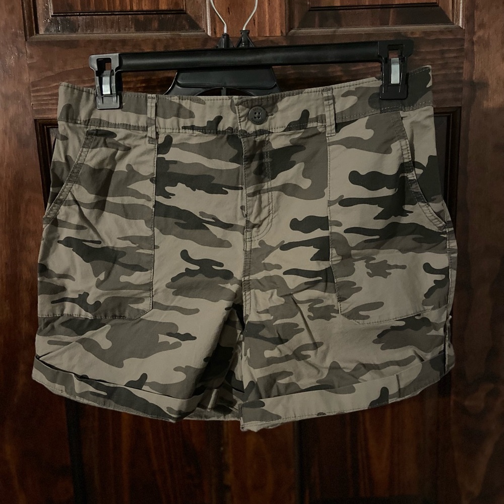 Social standard by sanctuary size large women’s shorts camouflaged
